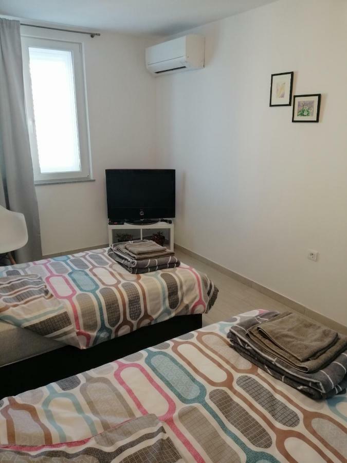 Studio Apartment Mila Pula Exterior photo