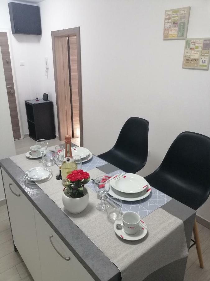 Studio Apartment Mila Pula Exterior photo
